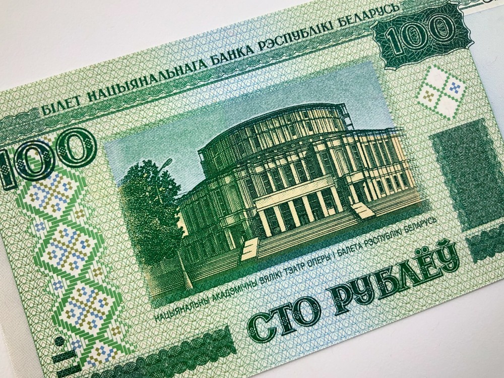 2000 Belarus 100 Rublei Uncirculated Banknote X722