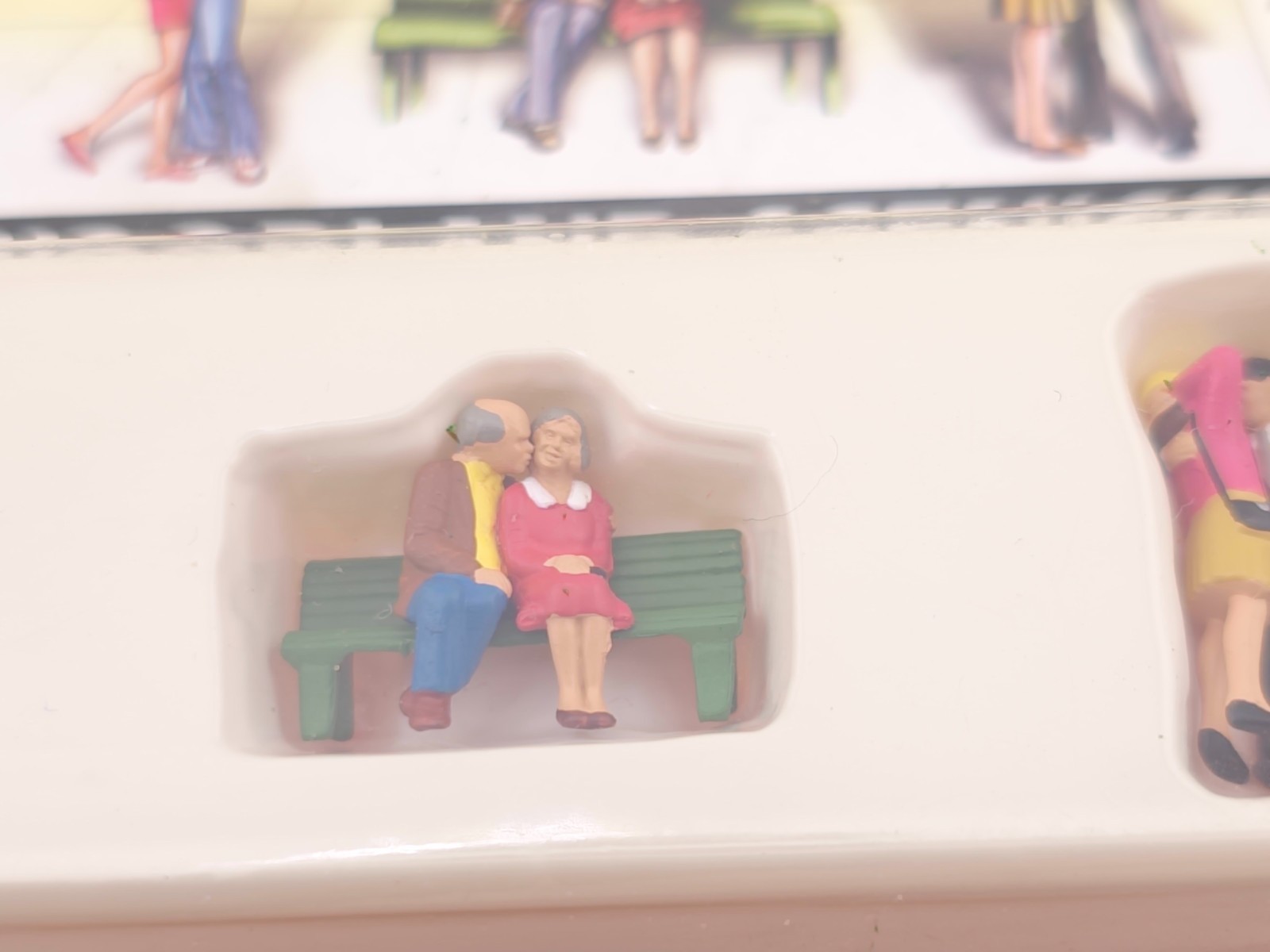 Woodland Scenics HO Scale Lovers A1833 Figures People Model Train Layout NEW