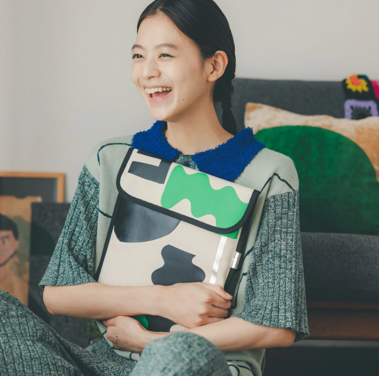 PAMM: Generous Interior Laptop Case
