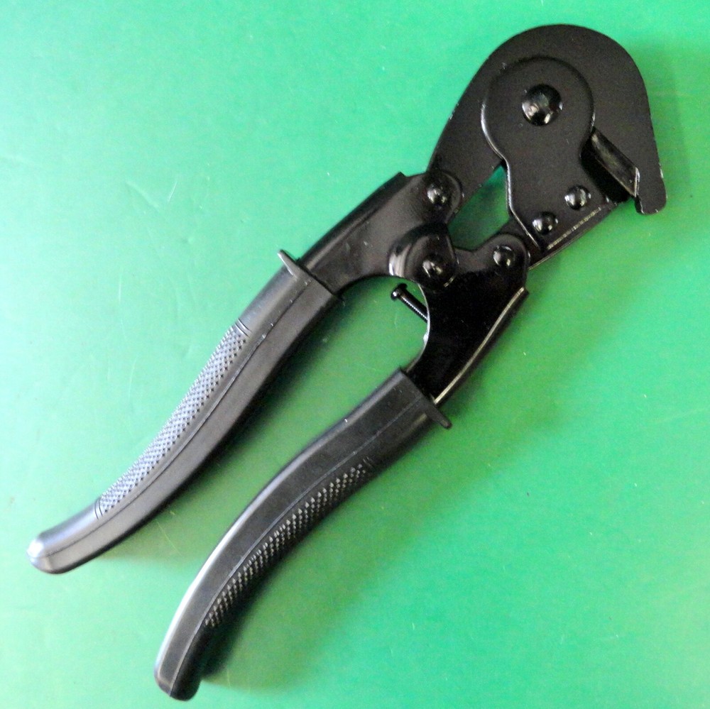 US MODEL M-1938 WIRE CUTTERS 1942 DATED- NEW CONDITION
