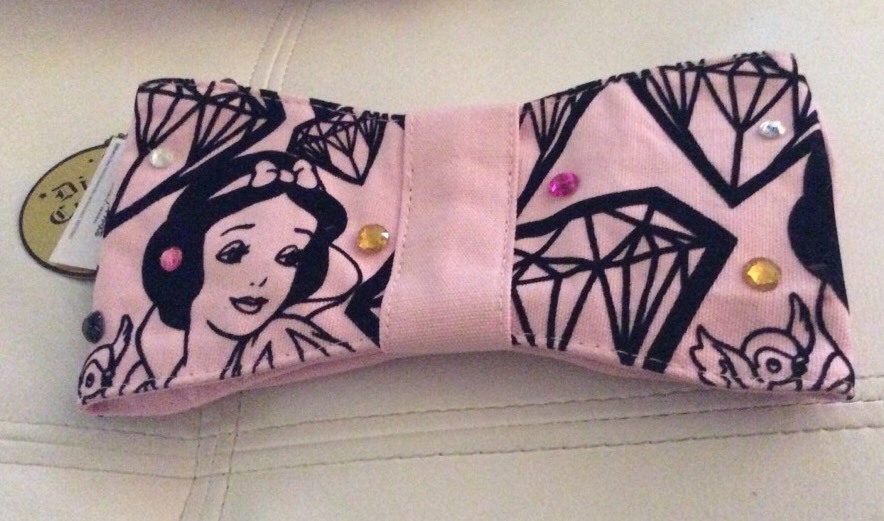 NWT Disney Couture Snow White bow clutch Wallet Makeup Bag By Loop