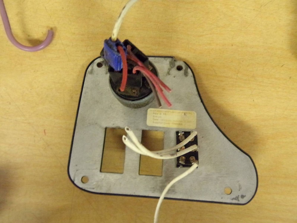 Freightliner 17-05002M001-001 Ignition Switch Panel "NO KEY"