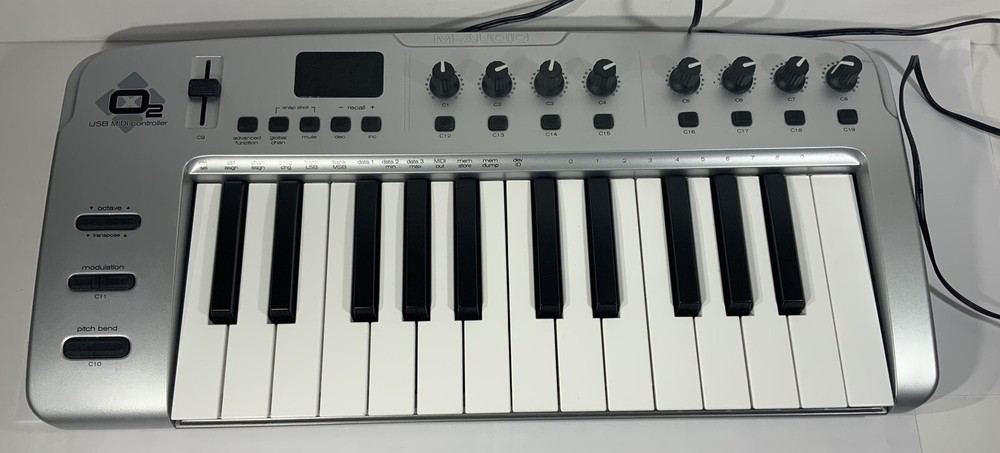 M-Audio O2 Keyboard USB MIDI Controller - Power Up Tested, No USB Cable