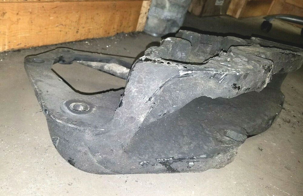 PETERBILT 387 SPRING HANGER 02-04020R