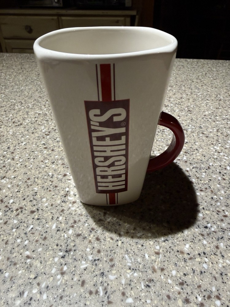 Hershey’s Chocolate Mug #4069 beige/red