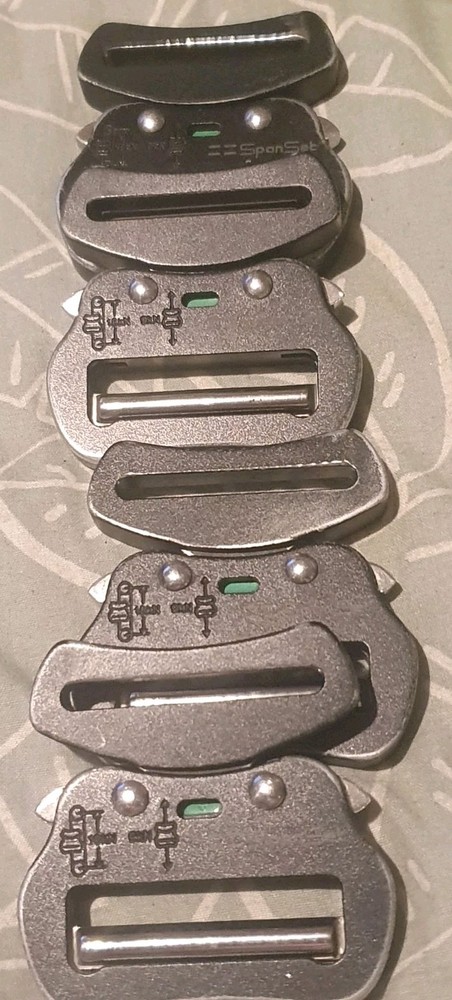 QUICK RELEASE HARNESS BUCKLES (x4)