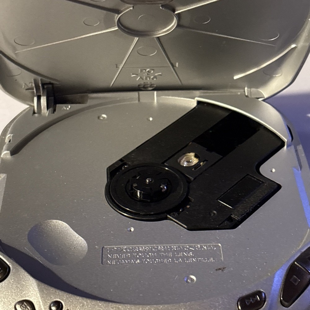 Sony D-E456CK Discman ESP2 Silver Personal CD Player