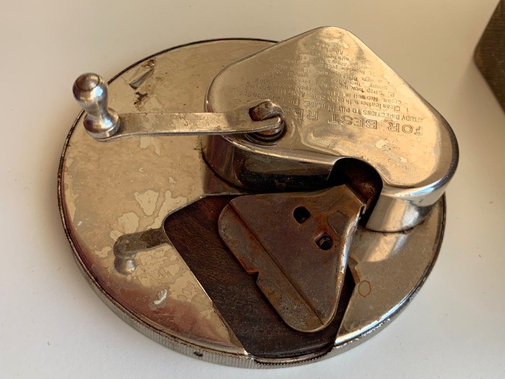 Vintage Kriss Kross Stropper Razor Blade Sharpener with Box