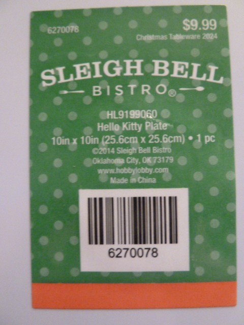 4 NWT Christmas HELLO KITTY plastic 10"" x 10" plates