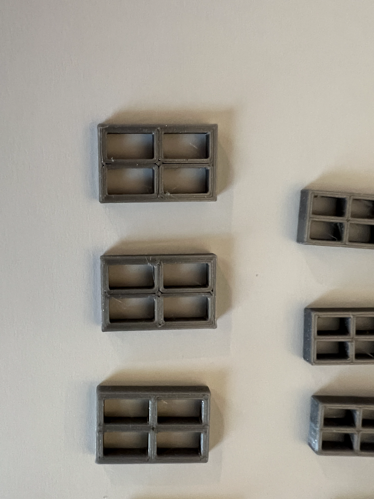 O Scale Standard Windows - Pack of 15 Featuring 3 Different Designs