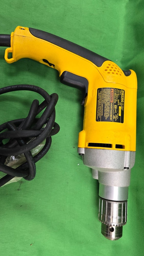 DEWALT DW235G 1/2" Variable Speed Corded Drill TESTED (E8)