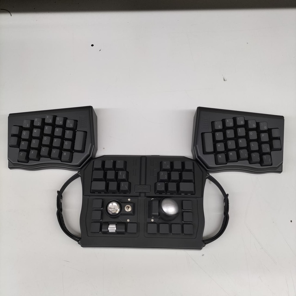 Gaming Keyboard Model GRABSHELL DOTBRAVO