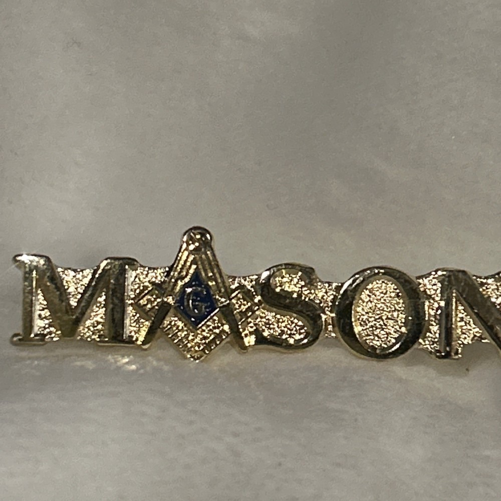 MASON MASONIC SCRIPT GOLD LAPEL PIN
