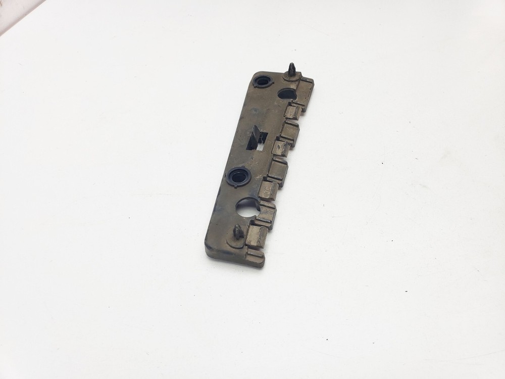 VOLVO V60 FRONT FENDER MOUNTING BRACKET LEFT SIDE 2018 31448916