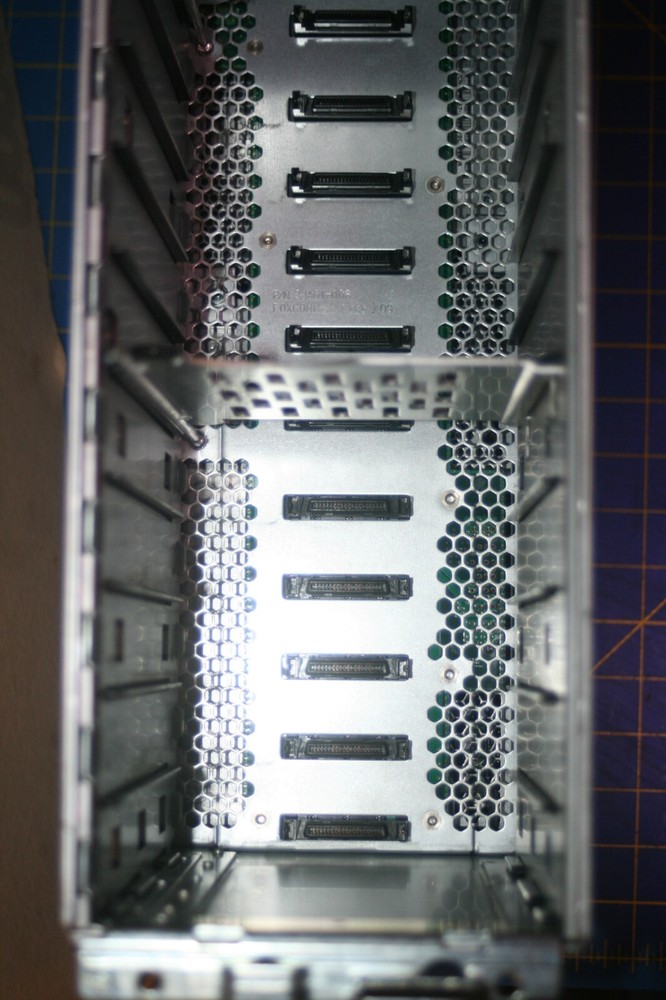 Emc2 model KTN-STL4 100-561-803 disk array , No Caddy, No Hard drives