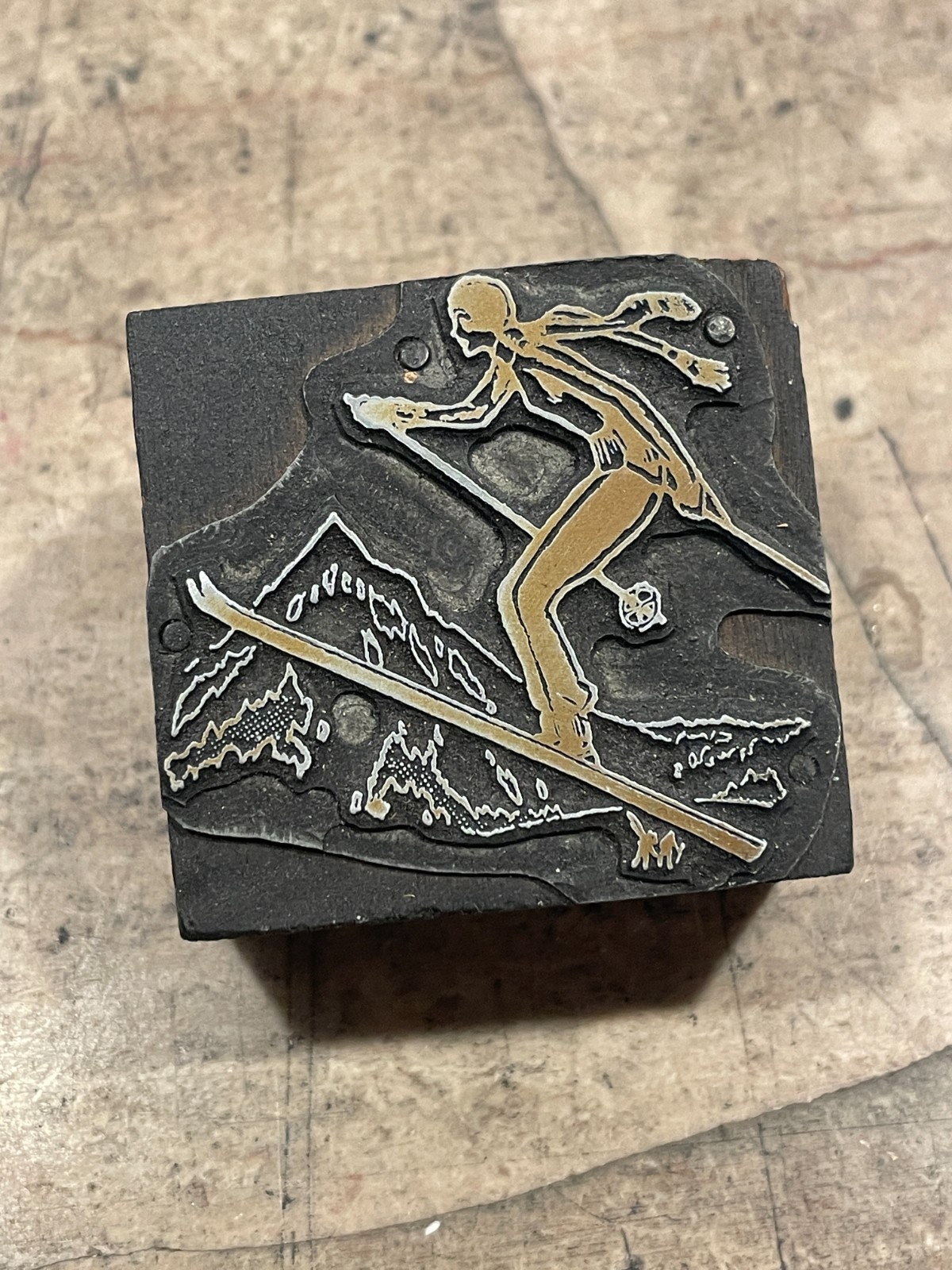 Printing Letterpress Printers Block Woman Skiing On Mountain / Sports (1564)