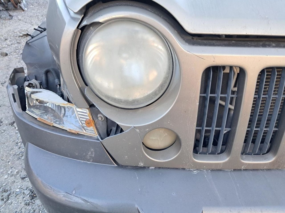 LIBERTY 2006 Glove Box 4868572