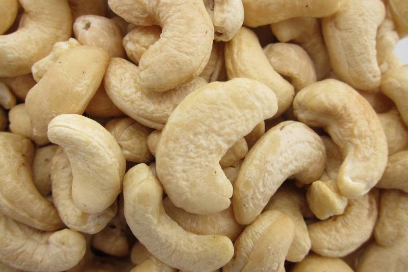 Raw Whole Cashews, 320 ct