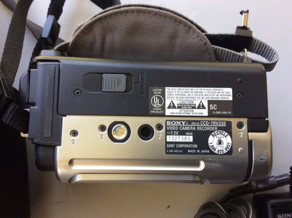 SONY TRV338 Video Camera Recorder W/ Bag
