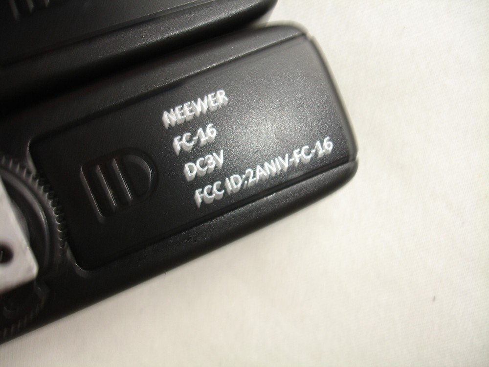 Neewer 2.4GHz Flash Camera Trigger Transmitter & Receiver (no cables)