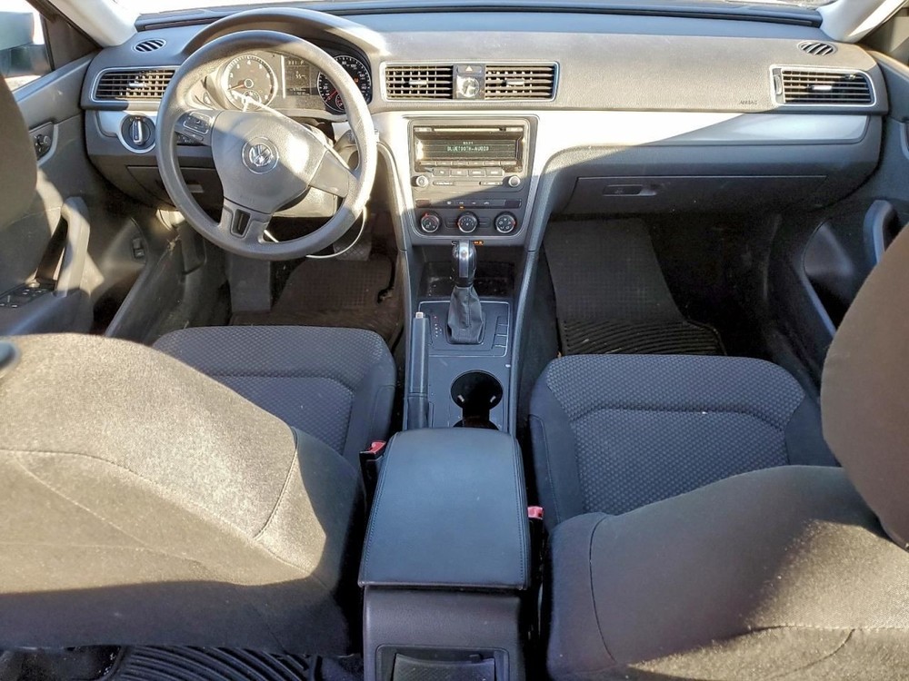 PASSAT 2014 Glove Box 4983673