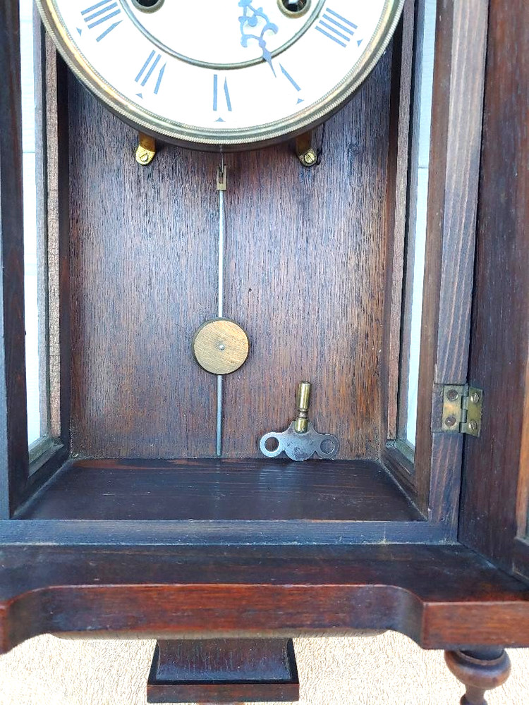 VICTORIAN WALNUT VIENNA REGULATOR WALL CLOCK, I KNOW NOTHING ABOUT...JUNGHANS