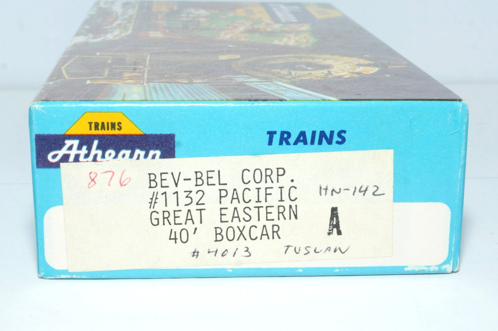 PACIFIC GREAT EASTERN 40FT BOXCAR #4013-----HO "ATHEARN" SCALE