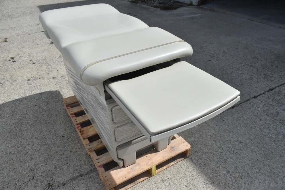 Ritter 204 Exam Table – Tan