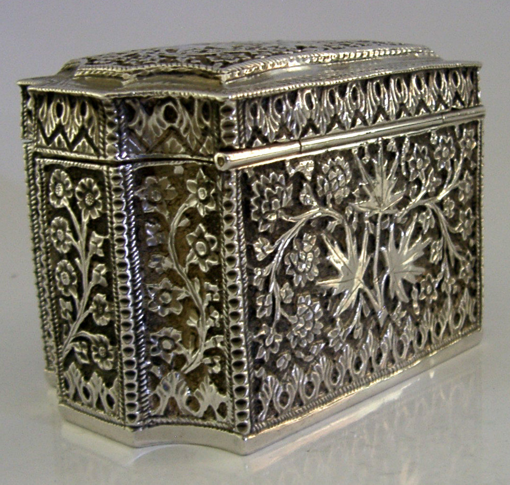 BEAUTIFUL 131g INDIAN SOLID SILVER TEA CADDY BOX c1900 ANTIQUE