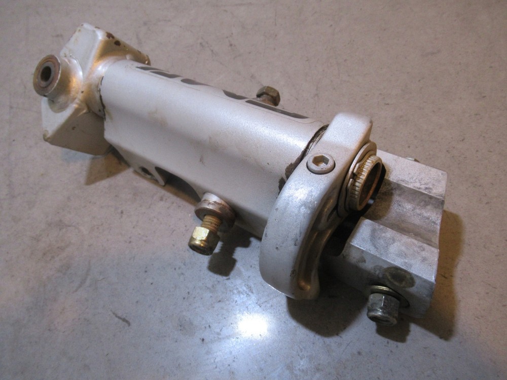 Arctic Cat F5 Spindle Left 2004