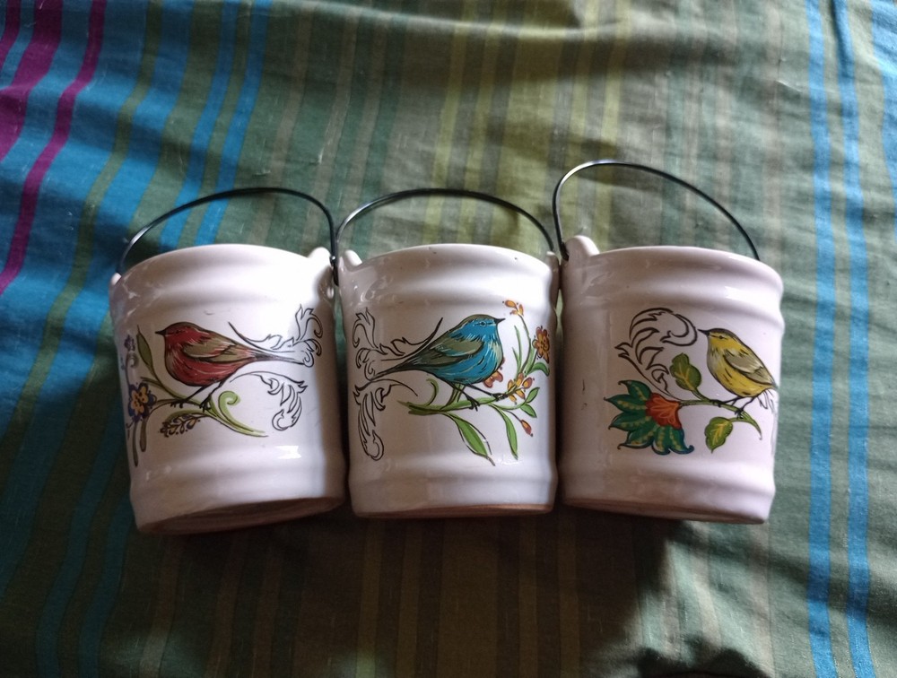 Ceramic Bird Bucket With Handle.   M