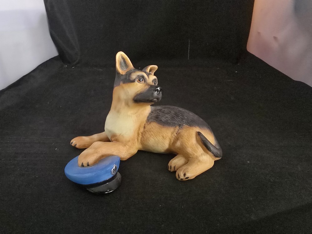 1987 The Franklin Mint German Shepherd Figurine