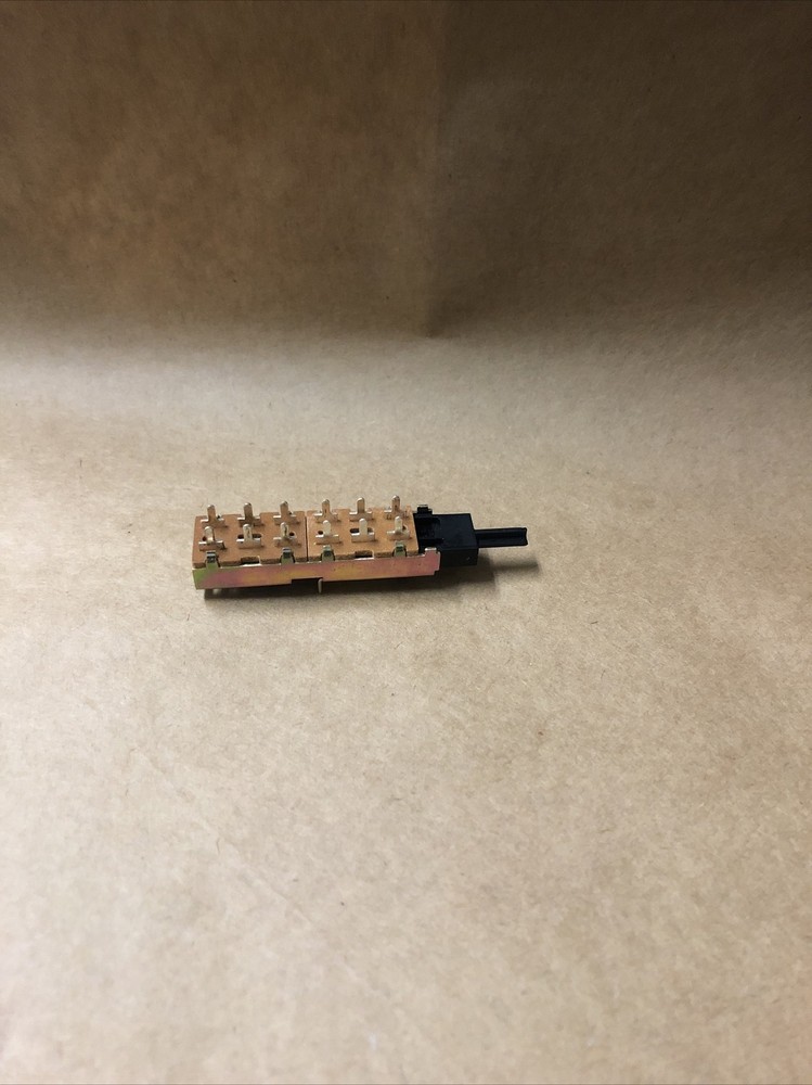 SWITCHCRAFT PART# 81121A30A