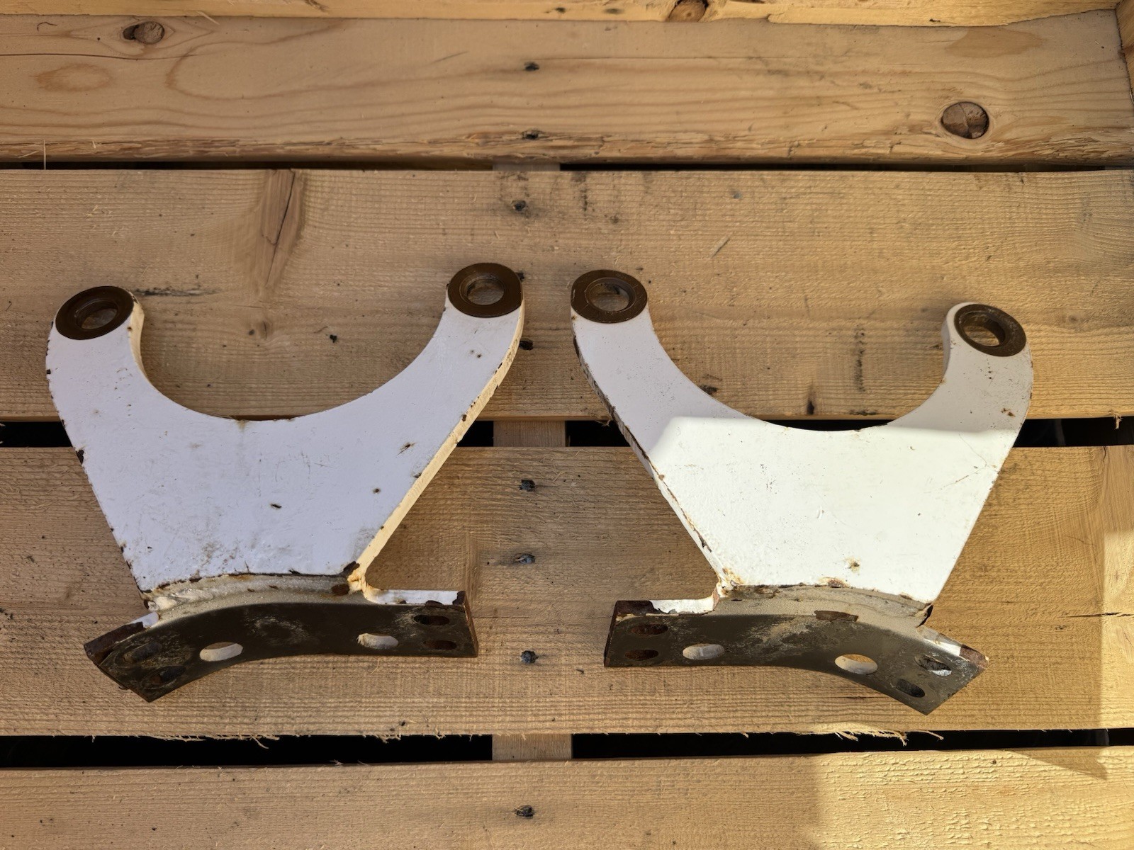 PETERBILT BRACKET-MUFFLER HI MOUNT 14-14768 Right & Left White Both Pair