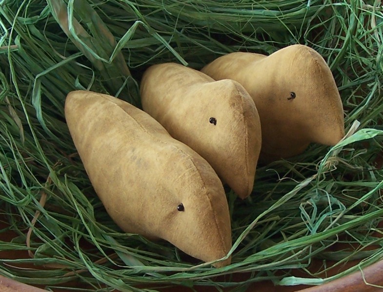 PRIMITIVE PATTERN LITTLE SPRING PEEPS ~ EASY TO MAKE!!!  MAILED PATTERN!
