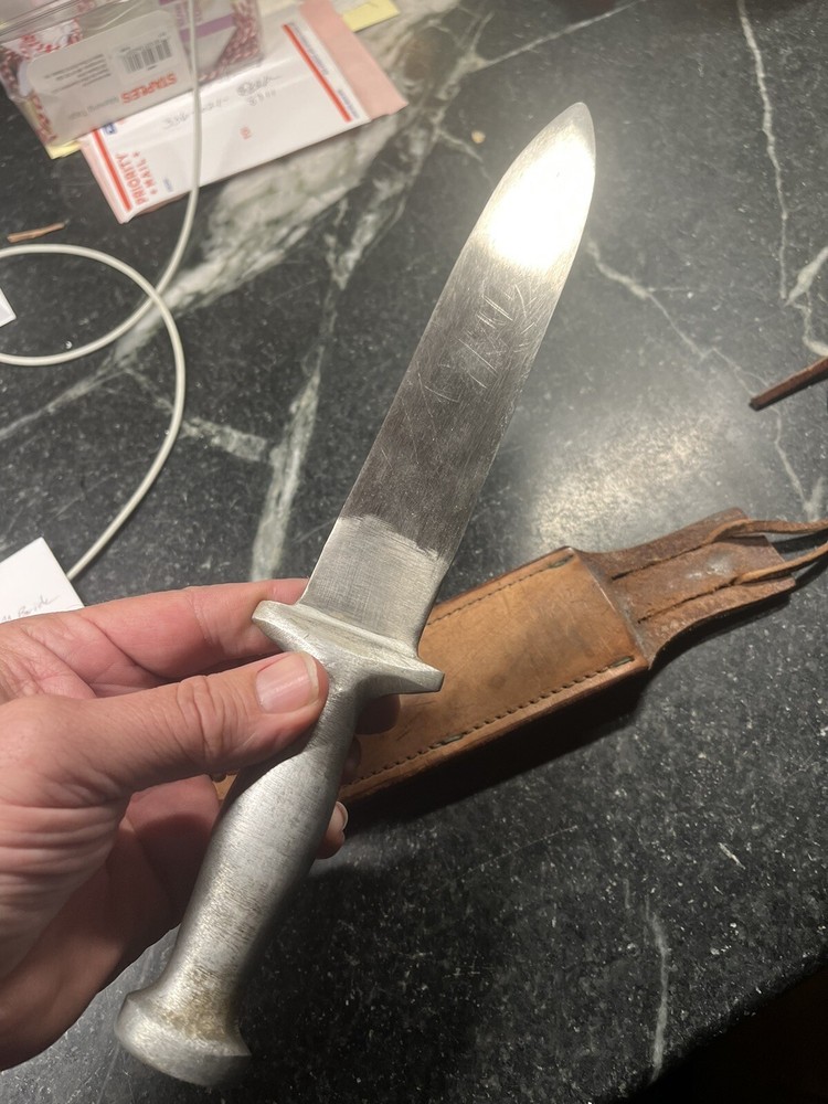 US WW2 Fighting knife With ID