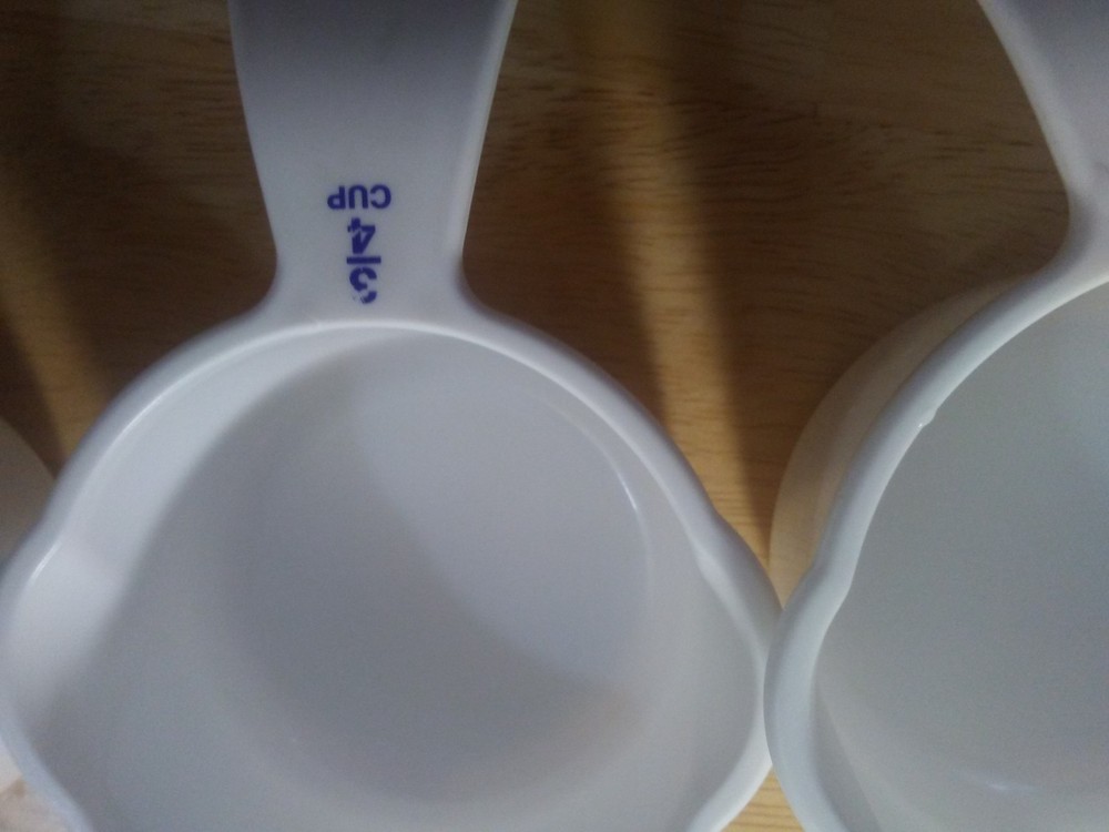 Tupperware curved handled measuring cups ergo