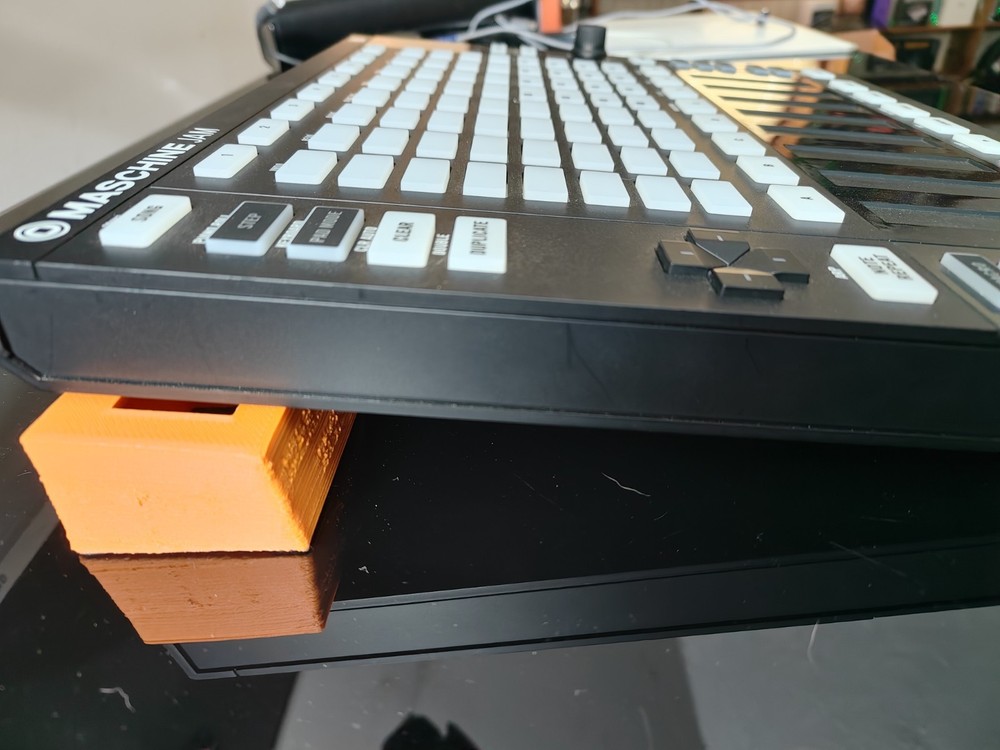 Native Instruments MASCHINE JAM Production and Sequencing Instrument BARELY USED