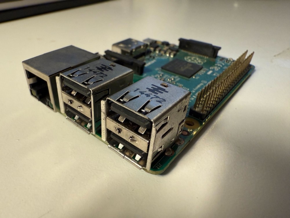 Raspberry Pi 2 Model B (900MHz, 1GB) Single Board Desktop - board only