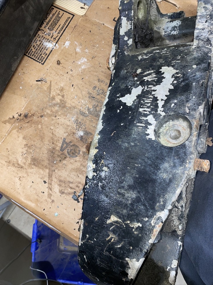 PETERBILT 379 BRACKET-FRONT SPRING DRIVE 02-02516R