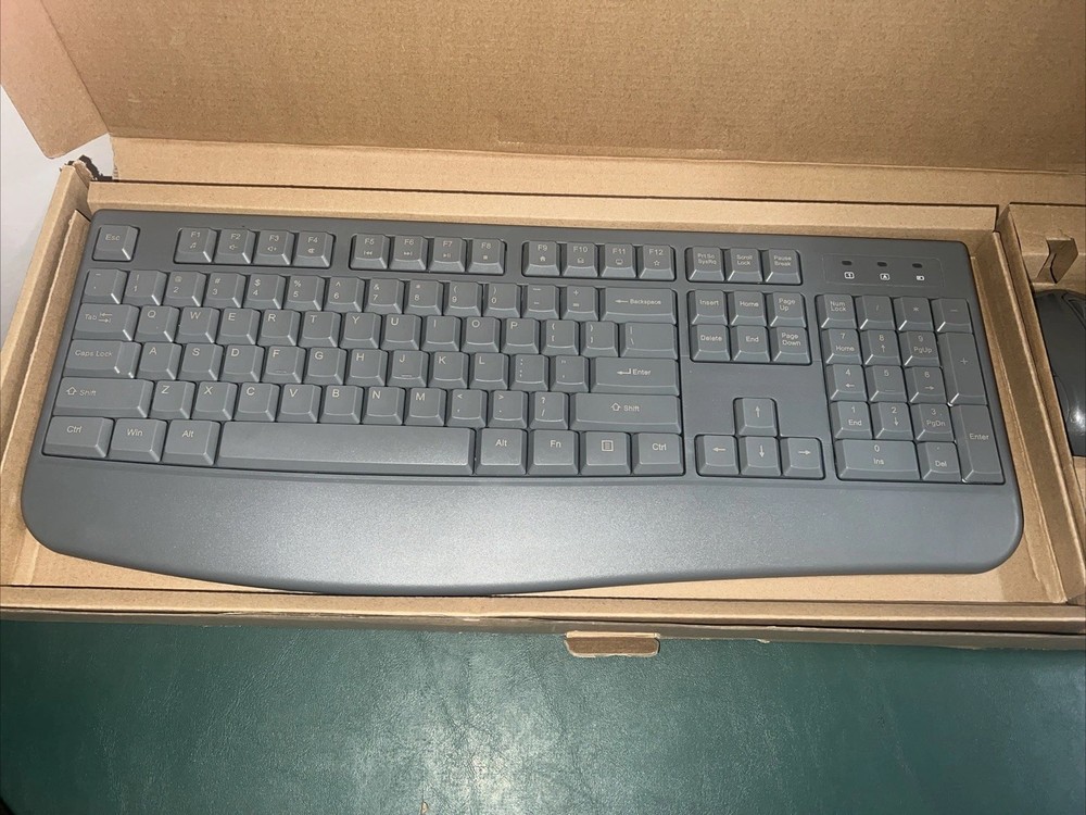 Amazon Basics NIOP Wireless Keyboard W/ Mouse, Full Size, US Layout