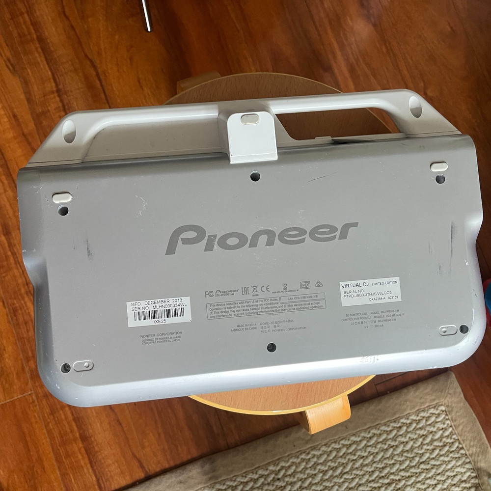 Pioneer DDJ - WeGo2-w DJ Controller (White)