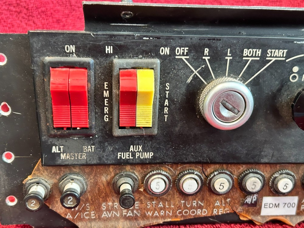 CIRCUIT BREAKER SWITCH PANEL WITH IGNITION SWITCH ROCKER SWITCHES TOGGLE