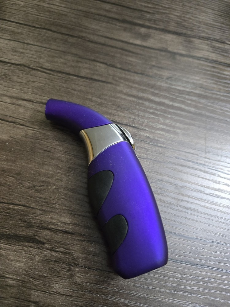Angled Single Jet Cigar Lighter, Adjustable Flame And Has Fuel Window.