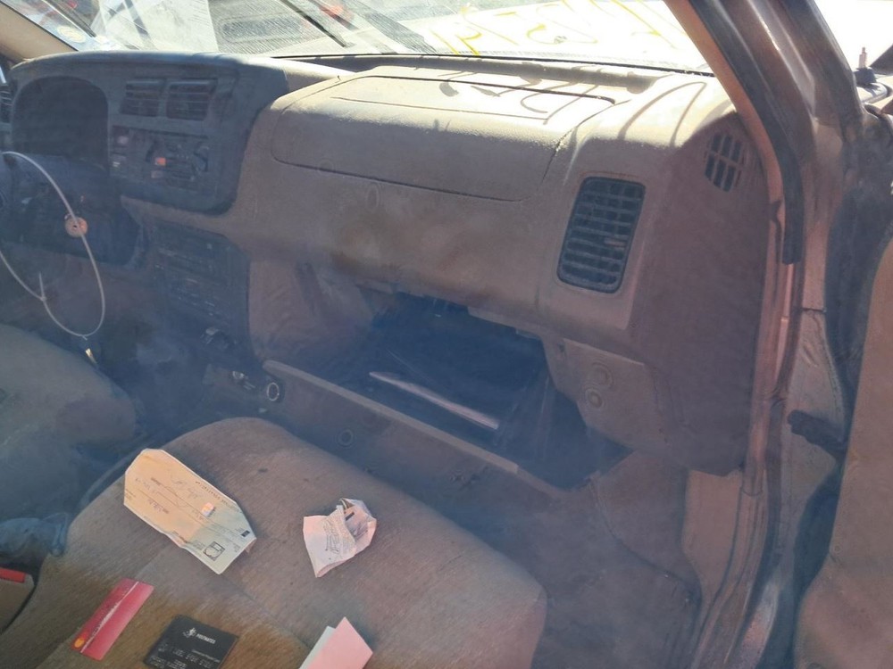 FRONTIER  2000 Glove Box 4828443