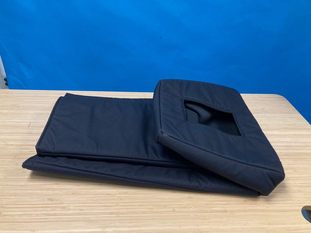 Undercover EF15 Deluxe Padded Speaker Cover