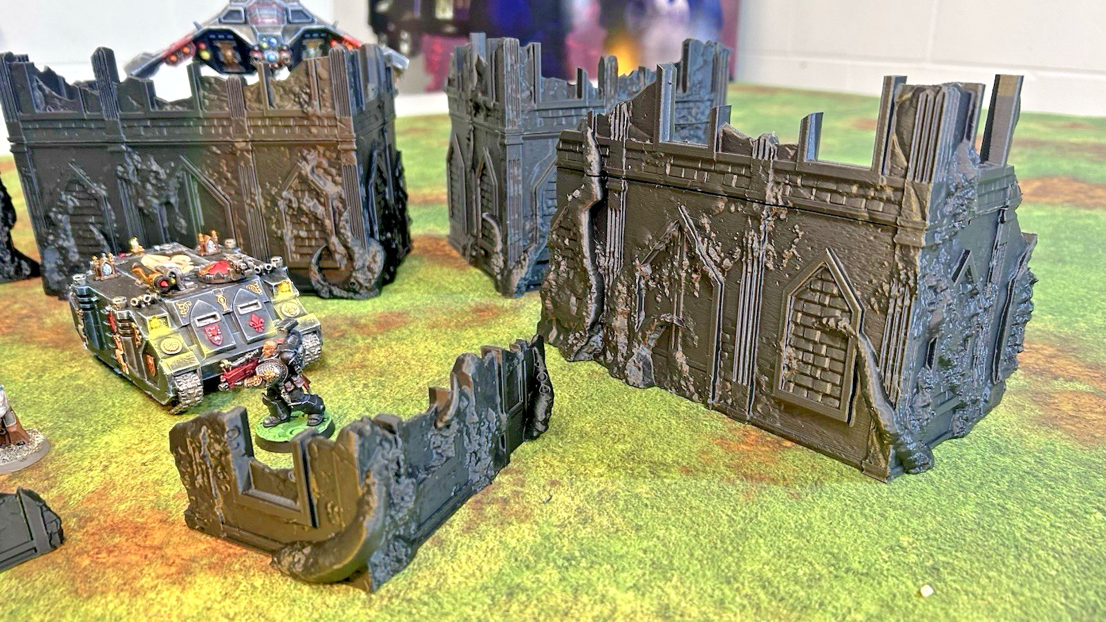 Tabletop Terrain - Infected Ruins - Perfect for Warhammer 40K/Fantasy: 12 pcs
