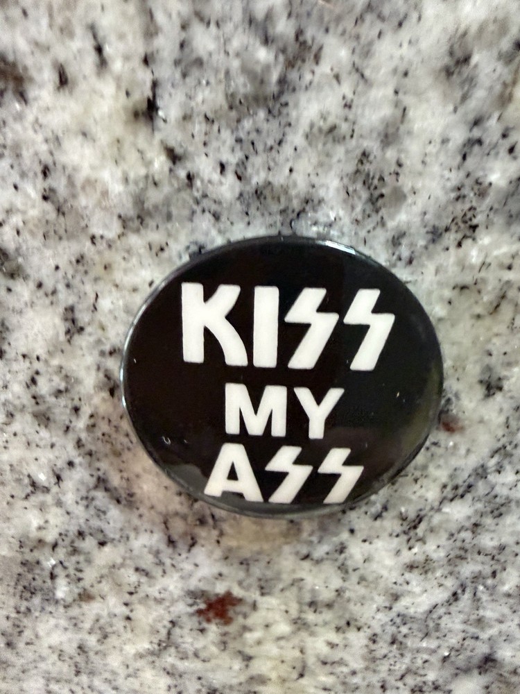 KISS 1980 UK TOUR BUTTON BADGE UK GENE PAUL ACE PETER AUCOIN VINTAGE MEGA RARE