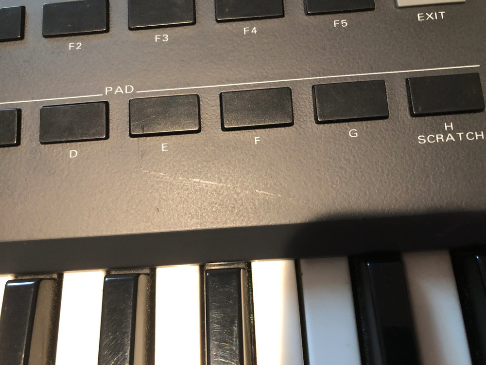 ROLAND DJ-70 SAMPLING WORKSTATION