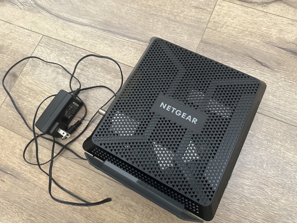 Netgear Nighthawk C7000 AC1900 Cable Modem Router - Used